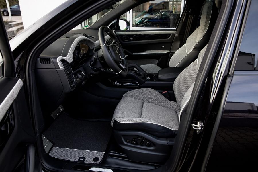 Интерьер Porsche Cayenne Turbo by TechArt (PO536) 2018 года  (фото 39 из 40)